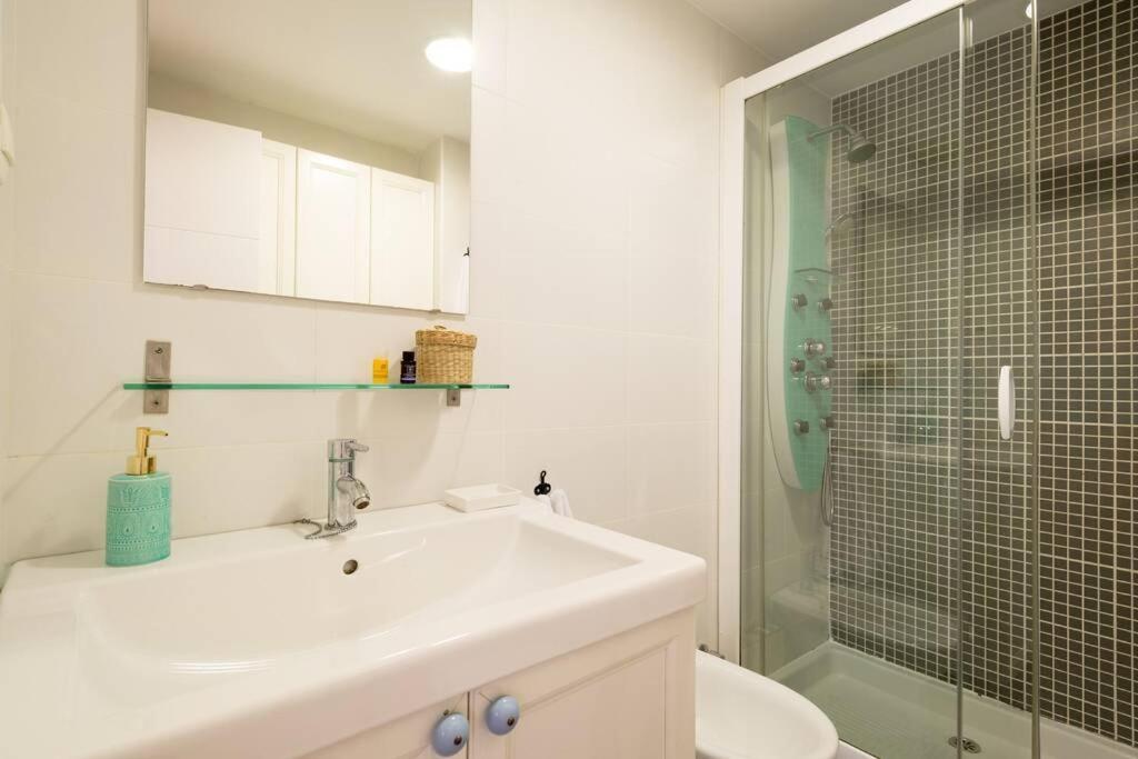Tgh/ Malaga Centro Con Parking Apartment Exterior photo